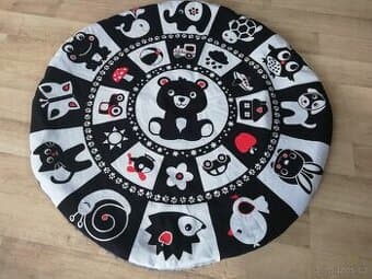 velká kruhová kontrastní deka