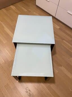 Set dvou skleněných stolků