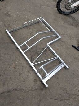 Stojan na 2x kroska do vozíku