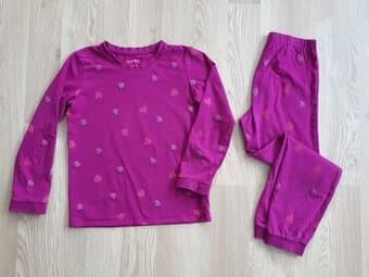 DÍVČÍ PYŽAMO SE SRDÍČKY • TCHIBO vel. 134-140