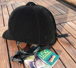 5 ks x Jezdecká přilba zn. USG velikost 52 - nové, v obalu