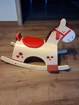 Dřevěný houpací koník