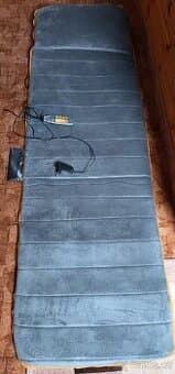 Elektricky vyhřívaná masážní podložka