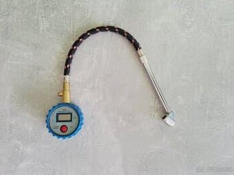 Digitální měřič pneumatik Conrad Electronic, DT-5CV