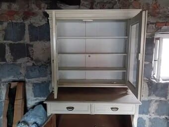 Prodam jidelni skrin na pribory.