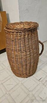 Proutěný koš s 1 uchem a víkem