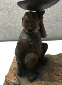 Dřevěný vyřezávaný svícen