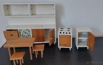 Dřevěný nábytek pro panenky - 80. léta