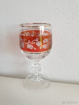 Starožitná sklenice číše na víno broušené sklo