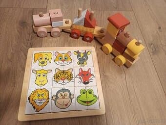 Dřevěná vkládačka a vláček