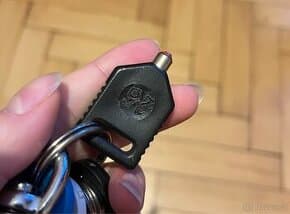 Poptávám někoho, kdo umí a dodává tyto bzučáky