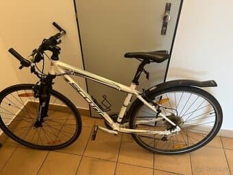 Trekingové kolo značky Scott Sportster P4