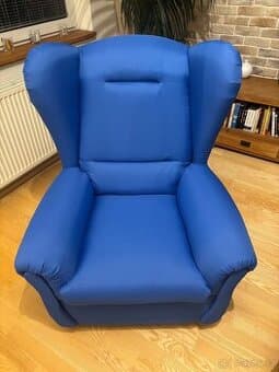 Krásné modré křeslo