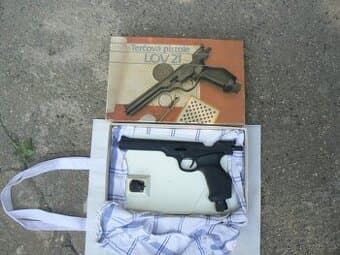 Stará vzduchová pistole Lov 21