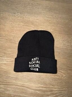 Čepice Anti social social club