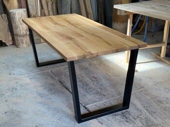 Dubový jídelní stůl