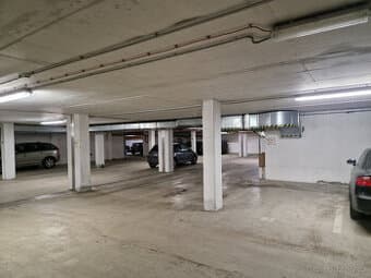 Garážové stání - Hradec Králové-KOLLÁROVA