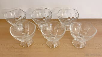 Různé kuchyňské nádobí – převážně nové