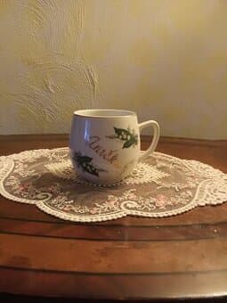 Porcelánový hrnek pro Aničku s motivem konvalinek