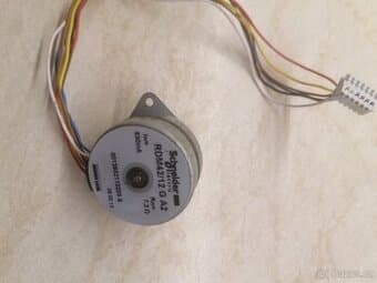 Krokový motorek RDM 42/12 G A2 Schneider