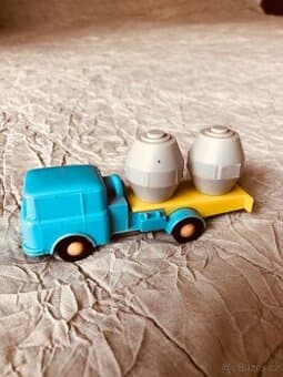 Retro autíčko IGRA