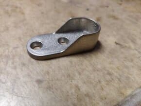 Držák šatní tyče - kov