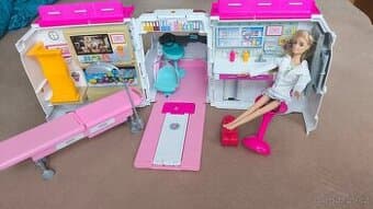 Barbie Ambulance 2v1 + panenka barbie - 399Kč