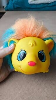 Interaktivní skřítek StoriDoo – vypravěč příběhů v češtině