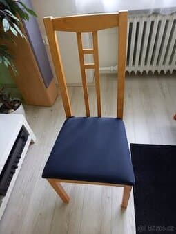 Prodám 4 židle k jídelnímu stolu.