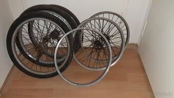 Ráfky a pláště na Esku