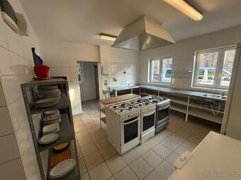 Pronajmu kuchyni, sklad