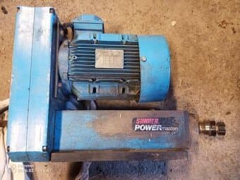 Motor s převodovkou