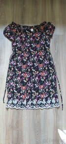 Nové šaty značky Atomrat