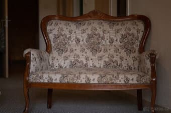 Starožitný nábytek