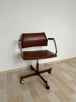 Židle / pracovní židle funkcionalismus 80. leta