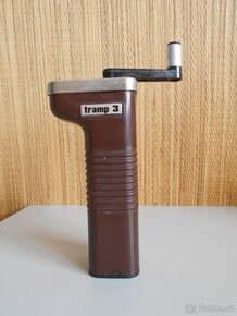 Starý mlýnek na kávu Tramp 3