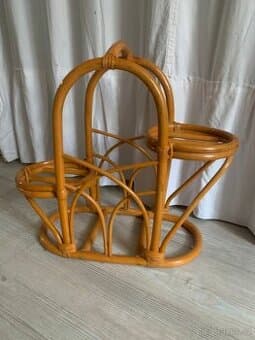 STOJAN  NA  KVĚTINY