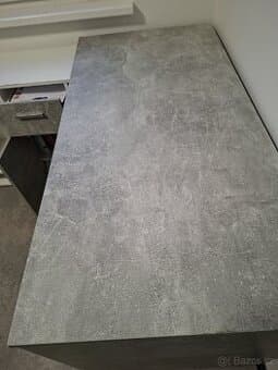 Psaci stul s uloznym prostorem