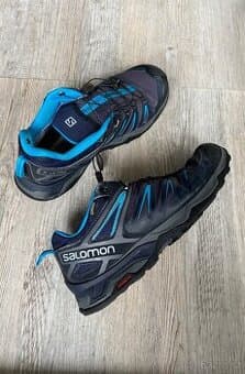 Modré trekkingové boty Salomon X Ultra 3 GTX. Crosspeedové g