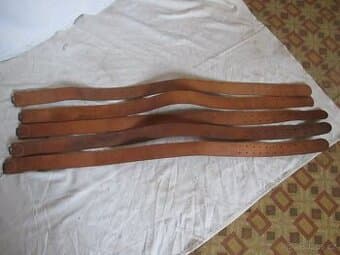 Vojenské opasky-50 léta/nelak.,s "jazykem"bez jazyku-100