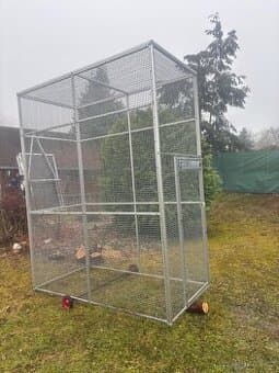 Voliéra pro papoušky