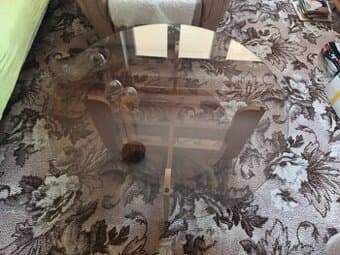 Skleněný konferenční stolek