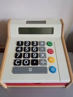 Dřevěná pokladna téměř nová