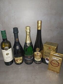 Set: 2x bílé víno, 2x sekt, 2x arabská káva. Top