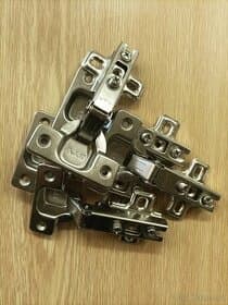 Nábytkový závěs naložený obyčejný