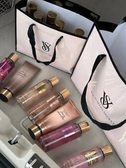 Victoria’s Secret tělové spreje a krémy