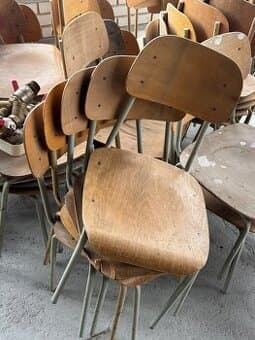 Školní židle k rozebrání