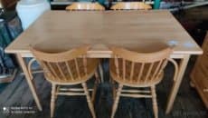 Dubový stůl se 4 židlemi
