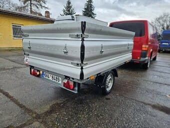 Vlek hliníkové bočnice