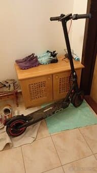 Elektrokoloběžka iscooter i8 najeto cca 50km.